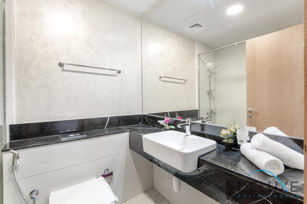 Intimate Studio At Millennium Binghatti Residence Business Bay By Deluxe Holiday Homes Dubai Eksteriør billede